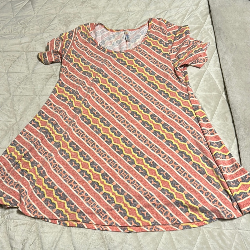 LulaRoe short sleeve shirt